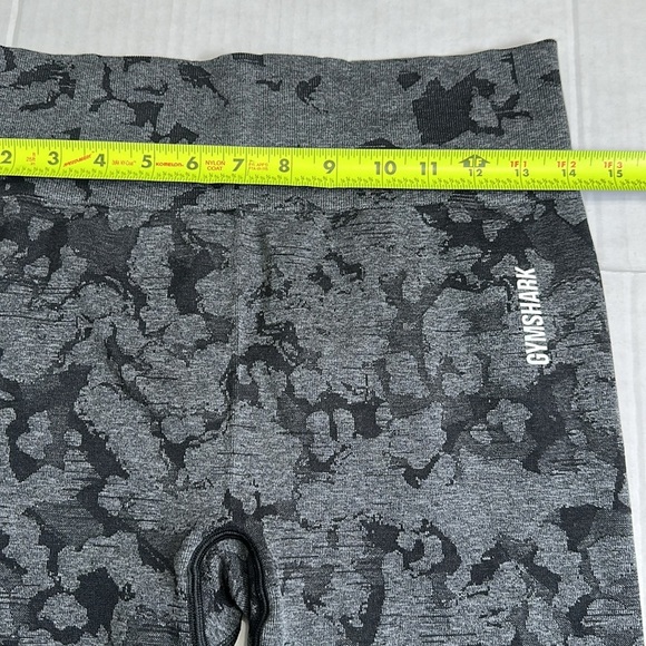 Gymshark Womens XLarge Black Crop Top and Camo Seamless Leggings Activewear - Picture 7 of 15